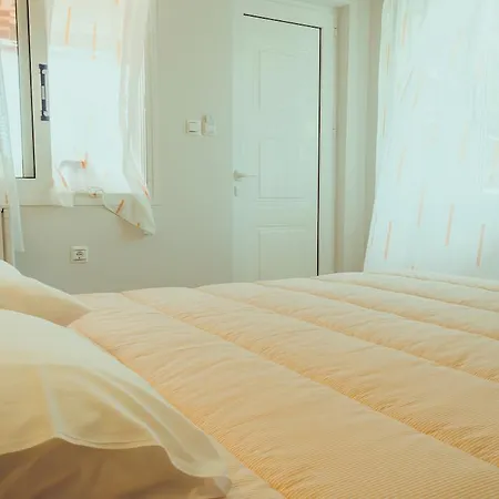 بيت ضيافة Kiani Akti كاتيليوس